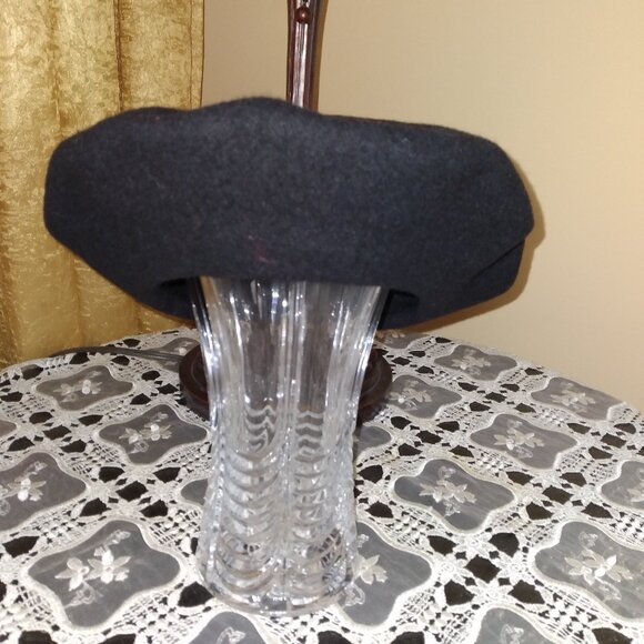 Elegant Classic Beret, Wool 100 %, Made in Europe - Picture 4 of 4